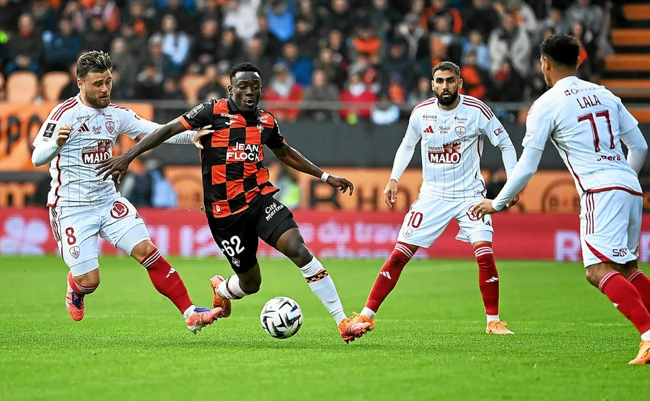 Lorient vs Brest (22:15 – 19/10) | Xem lại trận đấu