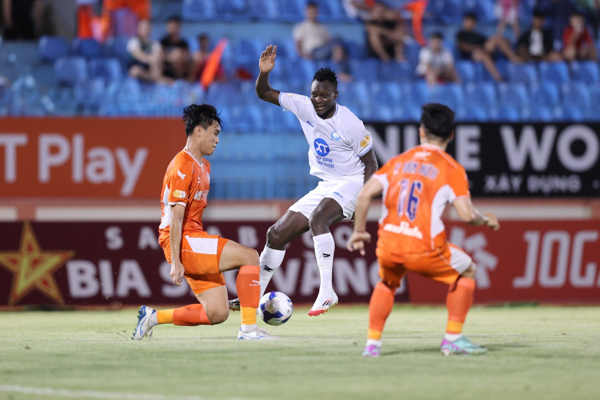 nhan-dinh-soi-keo-nam-dinh-vs-shb-da-nang-luc-18h00-ngay-27-10-2025-1